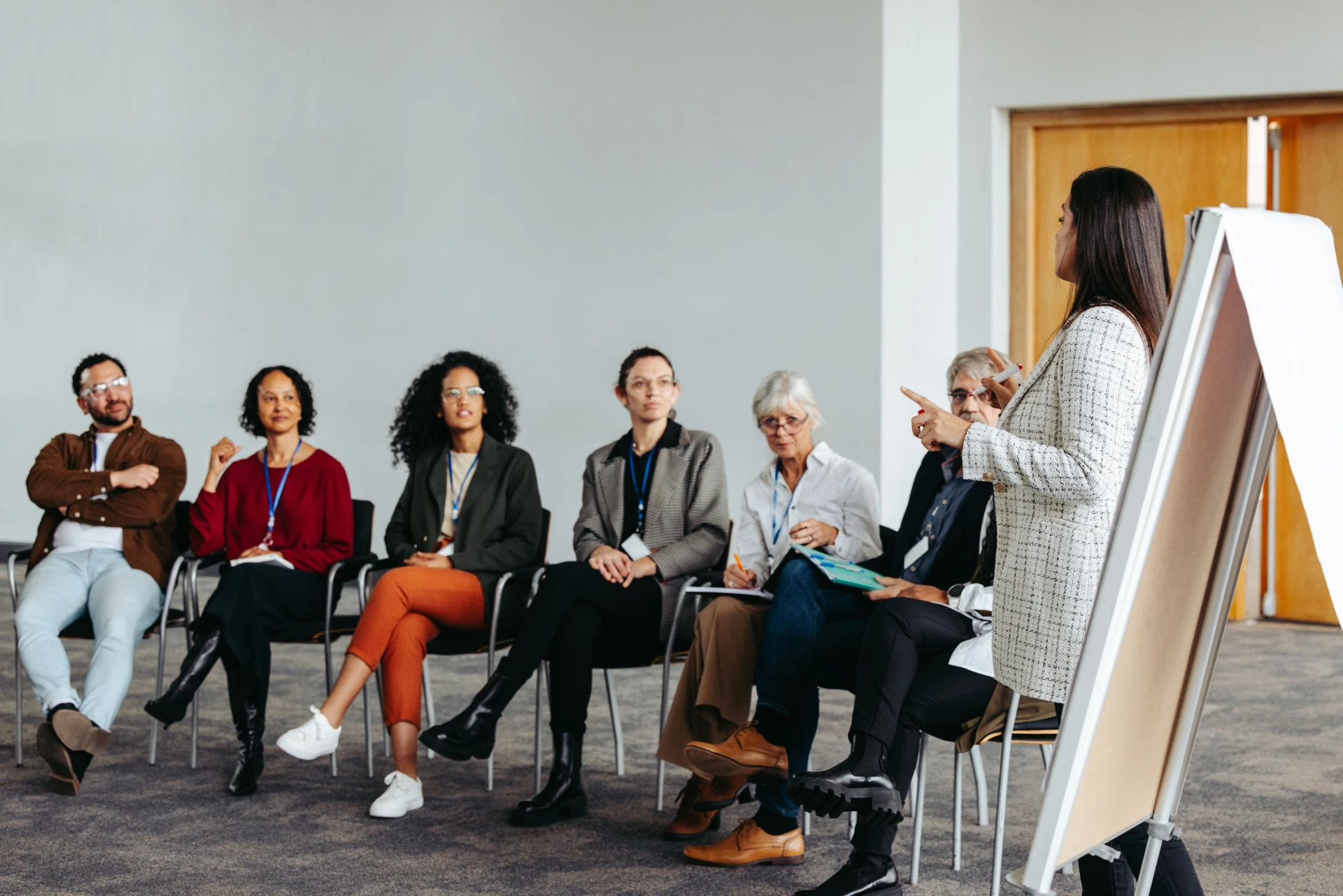 Collègues participant à une conférence de développement professionnel